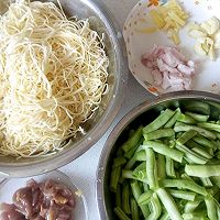 扁豆焖面的做法图解2