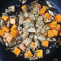 杂粮南瓜鸡肉闷饭的做法图解6