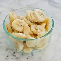 香蕉冰淇淋的做法图解1