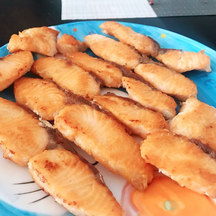 香煎三文鱼片『萌娃的小零食』的做法