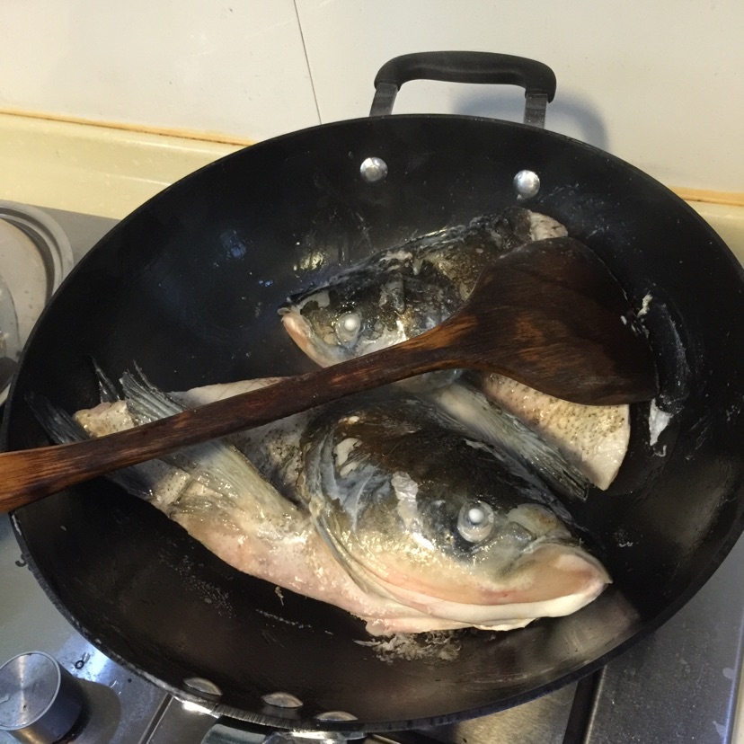 鱼头豆腐汤的做法图解3