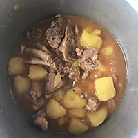 土豆焖鸭肉的做法图解5