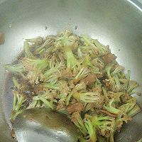 简单易做又好吃滴♥菜花炒肉的做法图解3
