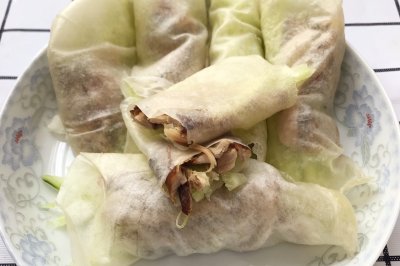 卤鸡腿肉青瓜丝卷