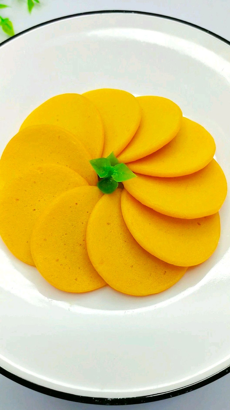 胡萝卜蛋黄松饼 8+宝宝辅食的做法