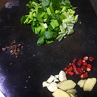 豆腐煮鱼的做法图解1