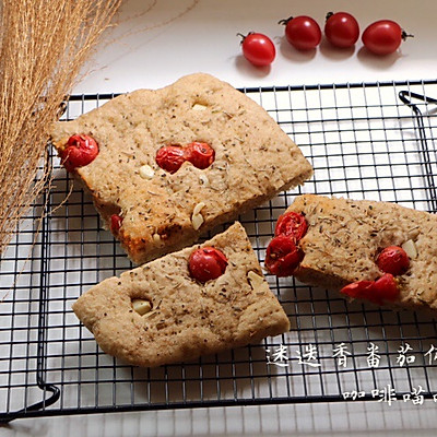 面包不吃甜的就吃咸的-迷迭香番茄佛卡夏面包