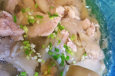 平菇滑肉片汤