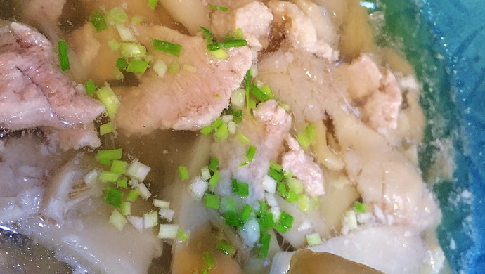 平菇滑肉片汤