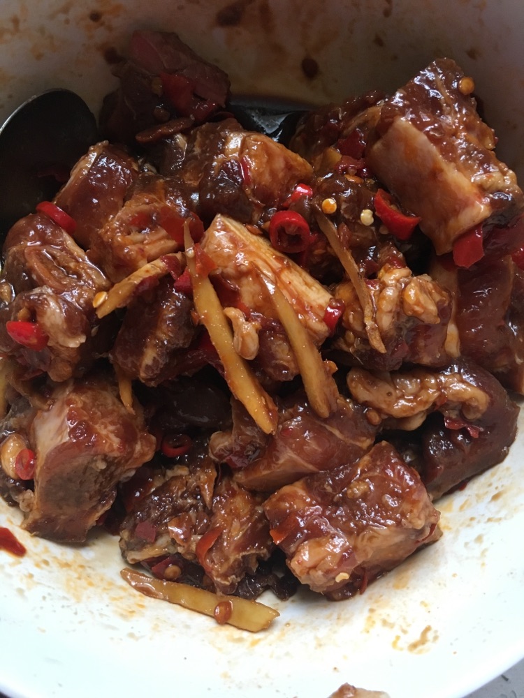 川味粉蒸排骨的做法图解1