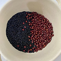 #旅行中的美味#秋藕黑米粥的做法图解1