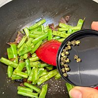 年后腊肉怎么办～～四季豆腊肉焖饭的做法图解4