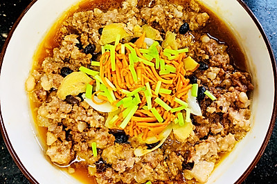 虫草花咸蛋黄蒸肉饼