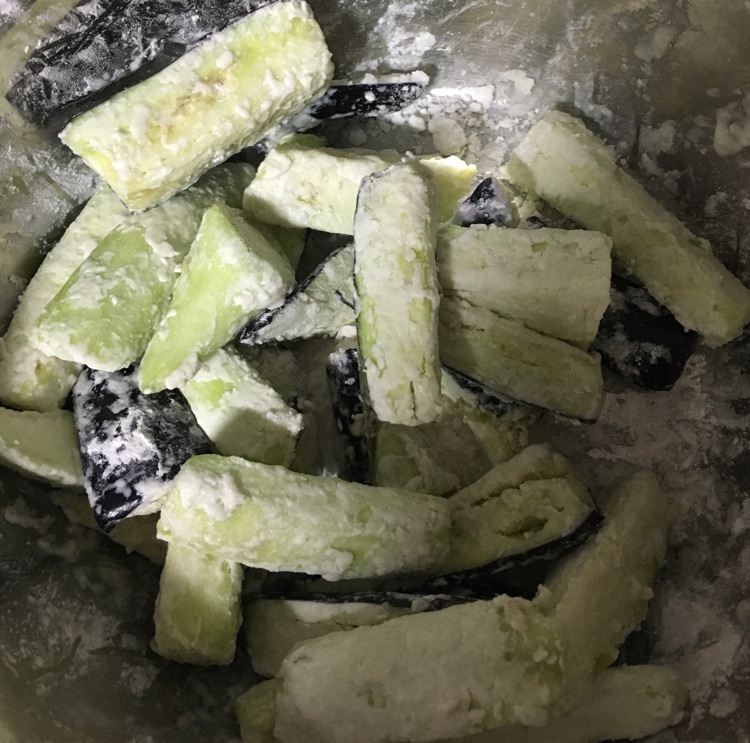 鱼香茄条的做法图解1