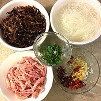 木耳粉丝馅饼的做法图解1