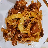 家常菜 沙县版榨菜肉丝面 黄瓜炒小河鱼 腐竹烧排骨 手撕包菜的做法图解5