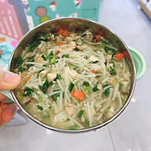 宝宝辅食：豆腐鱼肉香菇红椒空心菜汤面