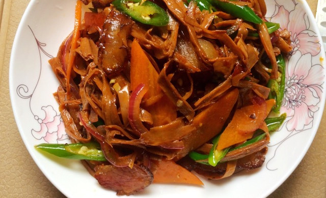 腊肉炒干笋的家常菜