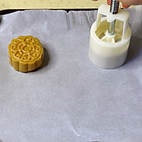 广式金沙奶黄月饼的做法图解13