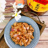 洋葱炒羊肉的做法图解1