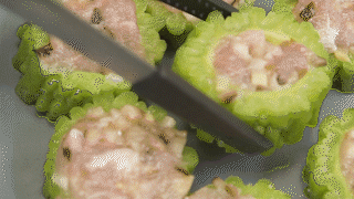 四人厨丨香菇苦瓜酿的做法图解9