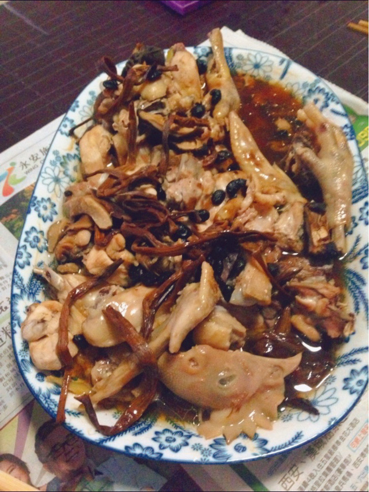 黄花菜冬菇木耳蒸鸡的做法