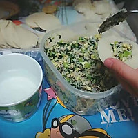 青菜香菇鸡蛋粉丝水饺的做法图解2