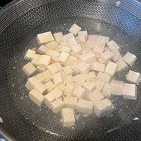 黄金虾仁豆腐煲的做法图解3