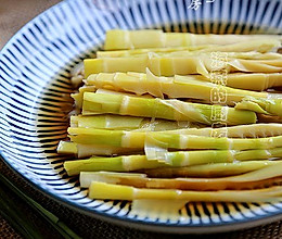 春日刮油消脂健康食谱『泡椒卤笋』的做法