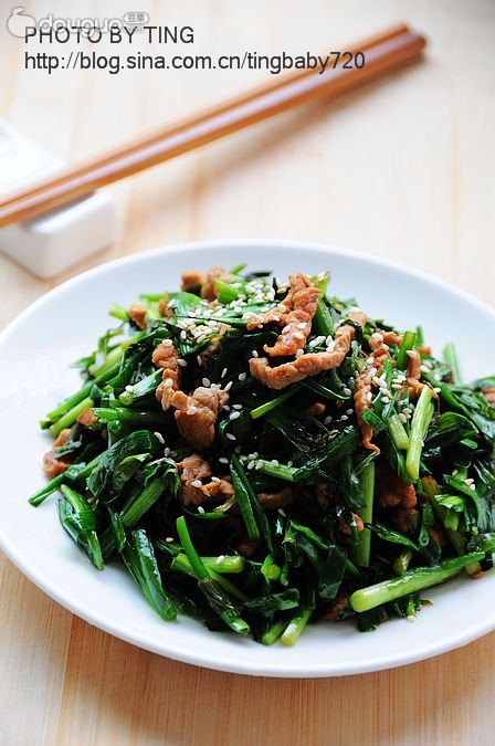 Stir fried shredded pork with leek