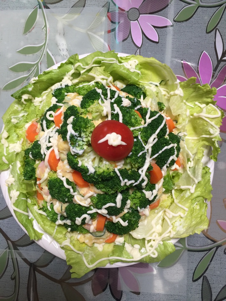 圣诞树沙拉的做法图解1