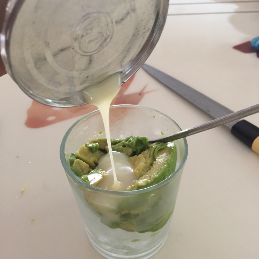 简单粗暴牛油果冰沙的做法图解6