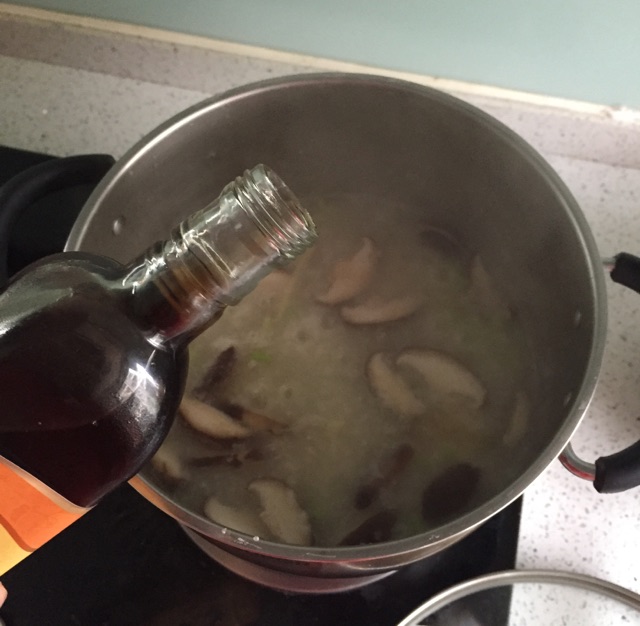 养生之香菇鸡肉蔬菜粥（潮汕粥）的做法图解6