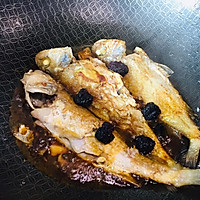 红烧“梅”鱼的做法图解3