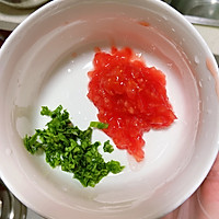 香煎三文鱼西红柿饼的做法图解3
