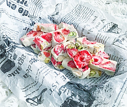#一道菜表白豆果美食#生活就该有点甜～草莓坚果雪花酥的做法