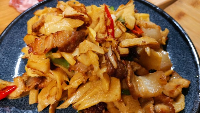 简单的毛笋炒五花肉