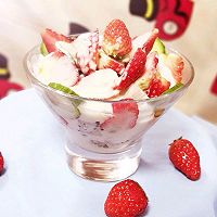草莓火龙果酸奶沙拉的做法图解5