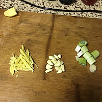 红烧黄花鱼的做法图解1