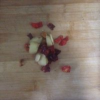 鸡翅中炖土豆粉条。的做法图解3