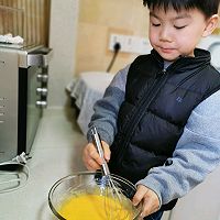 草莓蛋糕卷的做法图解1