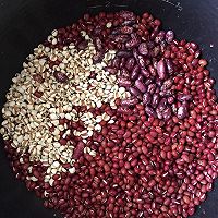 红豆薏米芝麻羹的做法图解1