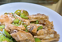 辣椒圈炒鸡中翅的做法
