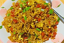 火腿鸡蛋酱油炒饭的做法