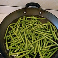 茄子炒豇豆的做法图解2