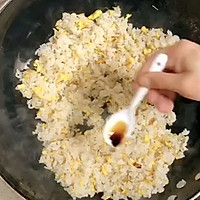 酸甜可口，菠萝炒饭的做法图解7