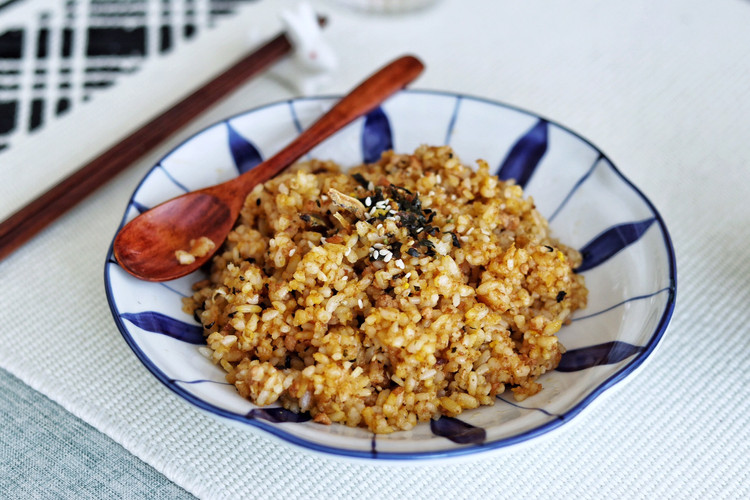 黄金照烧蛋炒饭（照烧汁版），隔夜饭也可以做的很好吃的做法