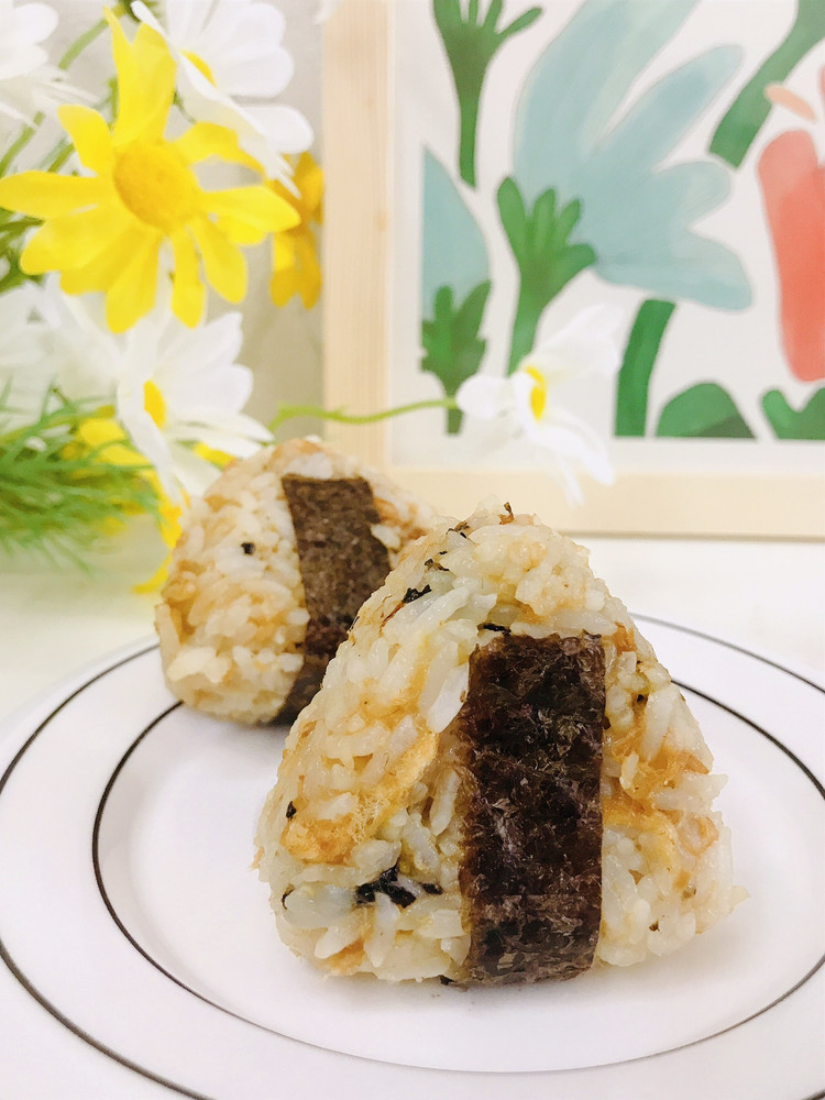 肉松海苔饭团的做法