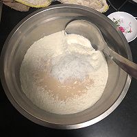 酥层烧饼的做法图解1