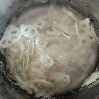 凉拌藕片的做法图解2